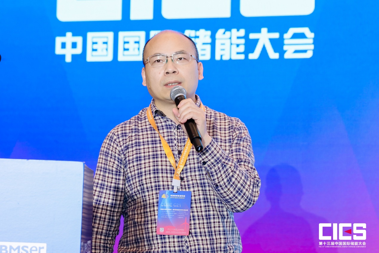 釩電池 大連理工李愛魁：全釩液流電池儲能多重應(yīng)用技術(shù).jpg